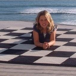MegaChess 25 Inch Plastic Giant Chess Set with Commercial Grade Roll-Up Chessboard - UberSoccer